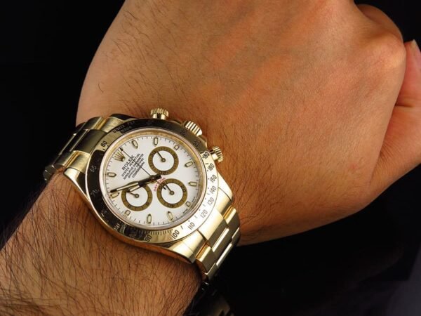 ROLEX PERPETUAL SUPERLATIVE CHRONOMETER OFFICIALLY CERTIFIED COSMOGRAPH DAYTONA WATCH WHITE WITH STAINLESS STEEL GOLD BELT