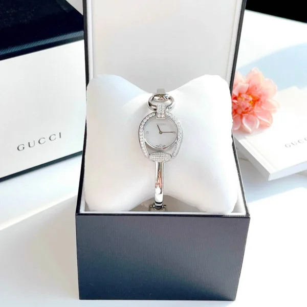 DONG-HO-NU-GUCCI-YA139505 Gucci Horsebit Collection Diamonds Mother of Pearl Dial Silver Steel Strap Watch For Women - YA139505